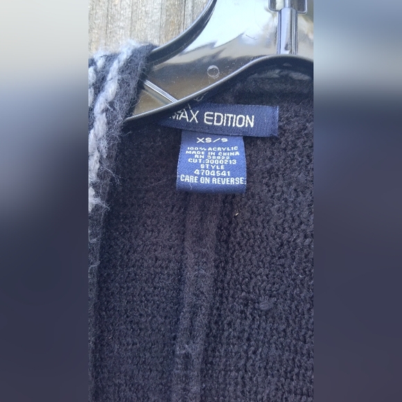 XS/S max edition sweater - Picture 3 of 3